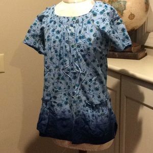 Koi blue flowered scrub top